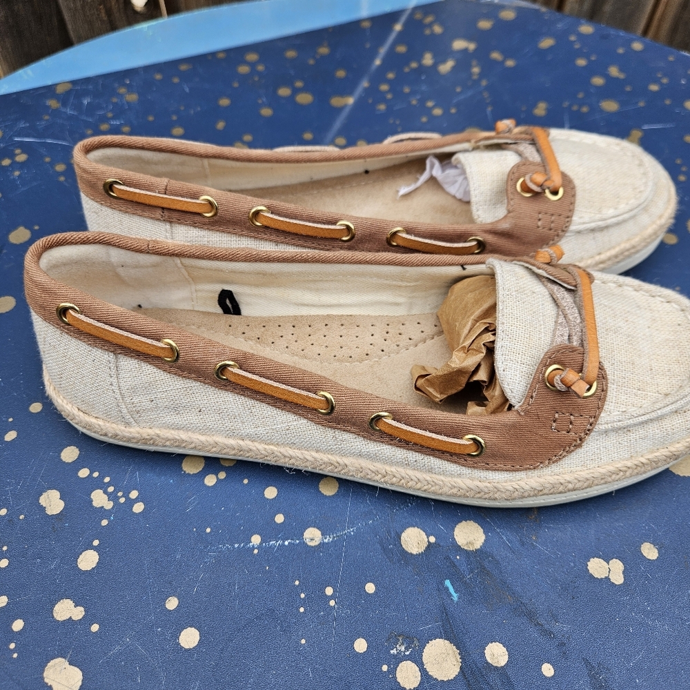 St John's Bay  Women's Cream and Brown Loafers Size 8